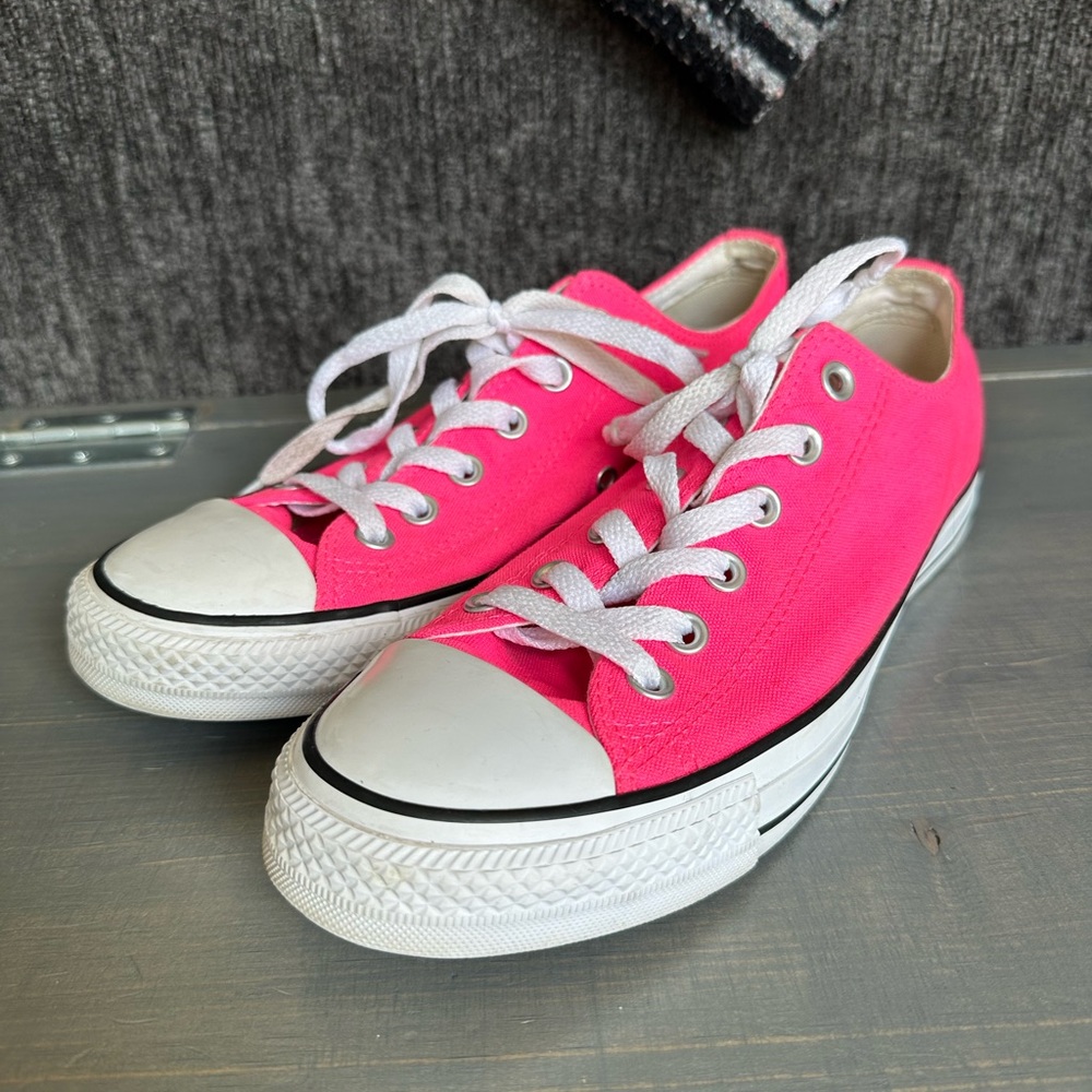 Bright Pink Converse Chuck Taylor